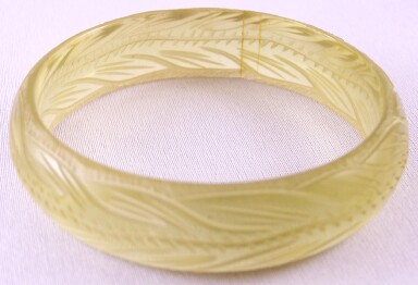 LG72 carved clear celluloid bangle